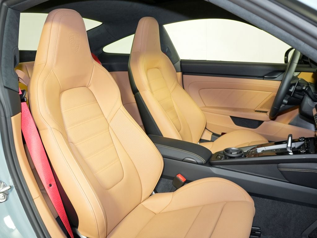2026 Porsche 911 Carrera 4 GTS
