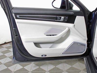 2023 Porsche Panamera 4 Platinum Edition