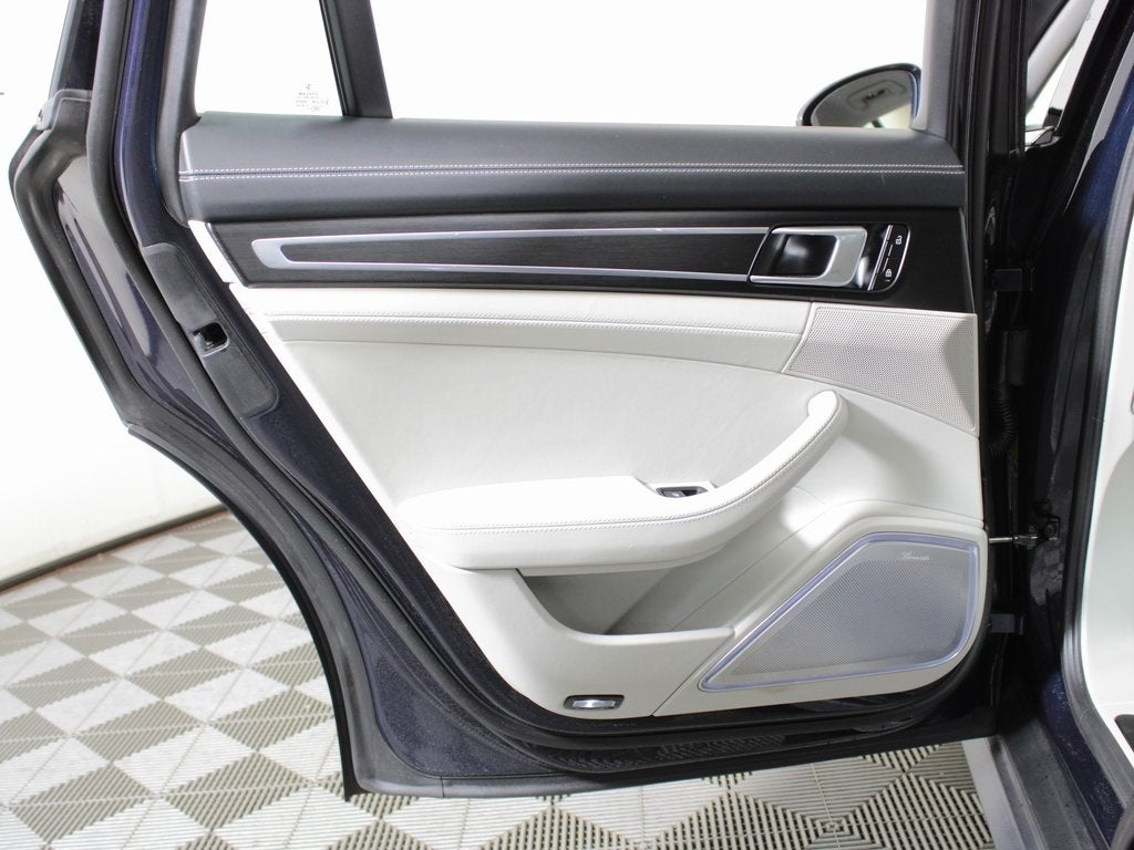 2023 Porsche Panamera 4 Platinum Edition