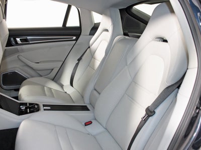 2023 Porsche Panamera 4 Platinum Edition