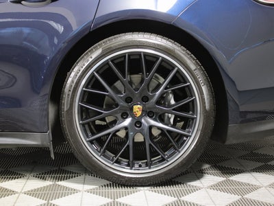 2023 Porsche Panamera 4 Platinum Edition