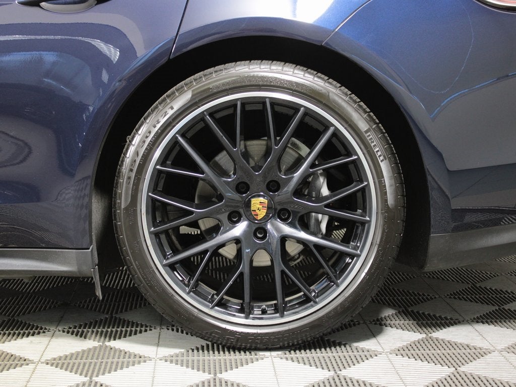 2023 Porsche Panamera 4 Platinum Edition