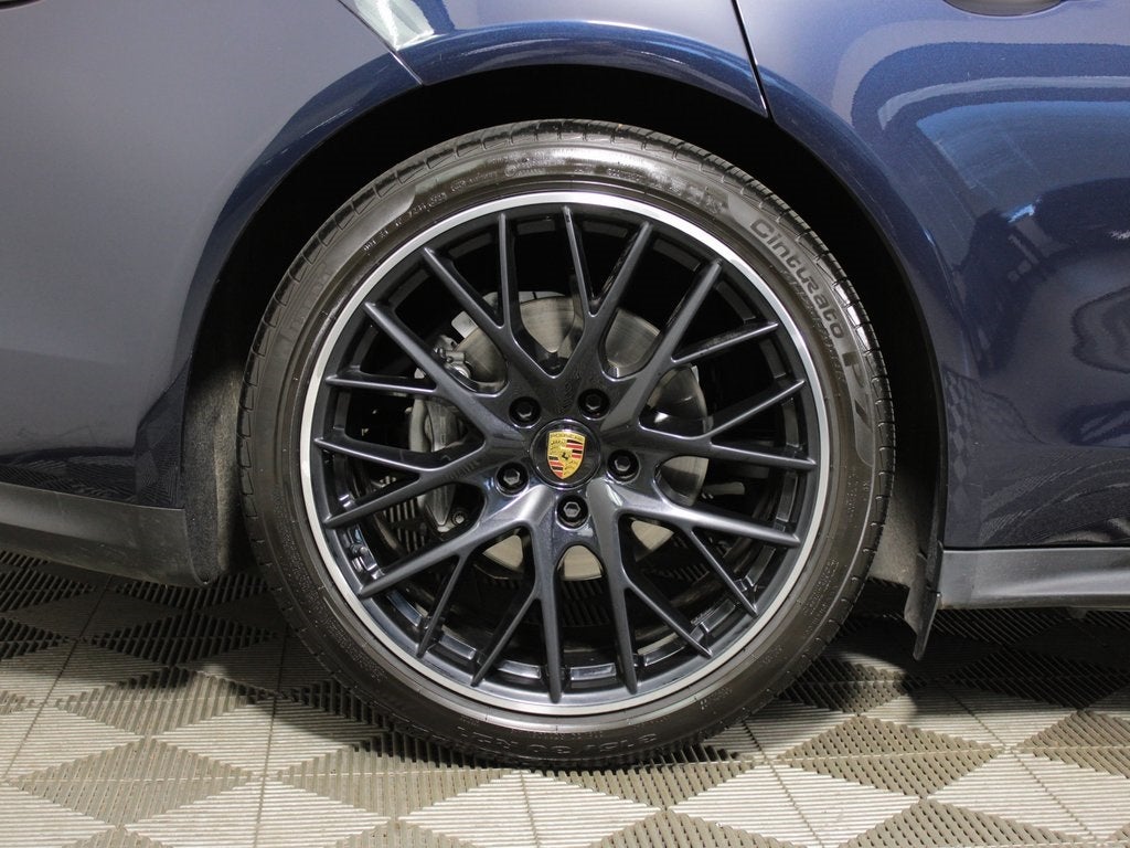 2023 Porsche Panamera 4 Platinum Edition