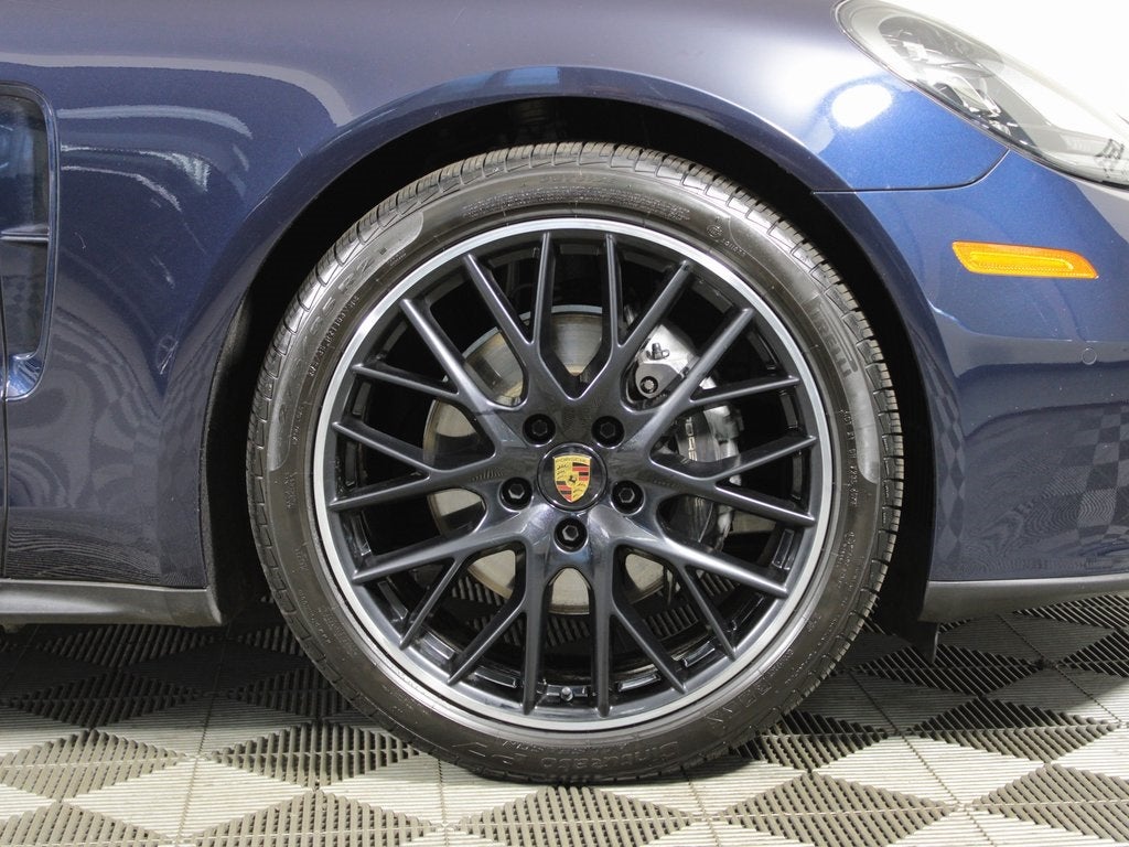 2023 Porsche Panamera 4 Platinum Edition
