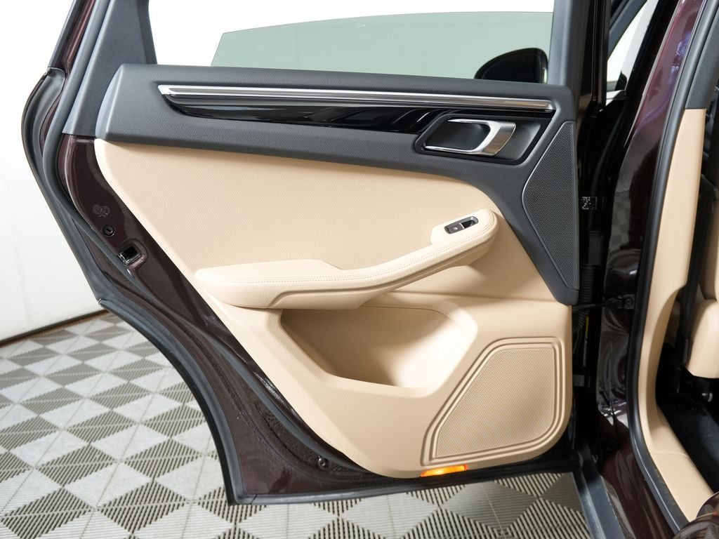 2023 Porsche Macan Base