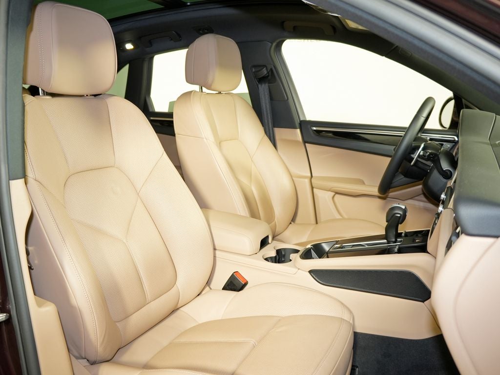 2023 Porsche Macan Base