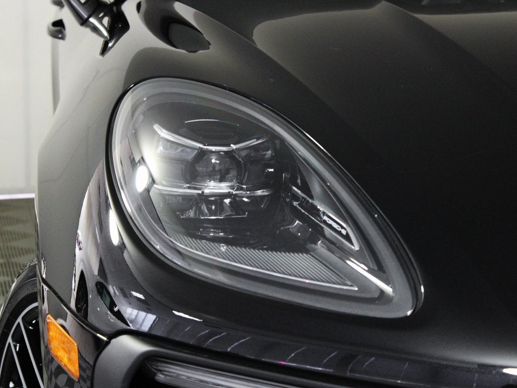 2025 Porsche Macan Base