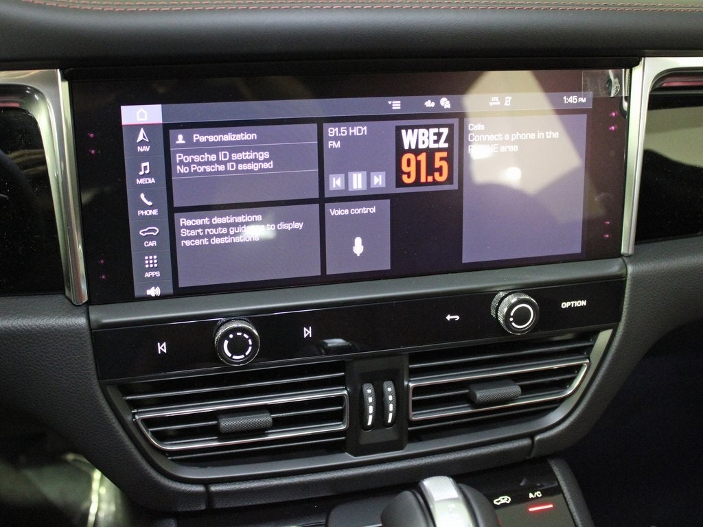 2026 Porsche Macan Base