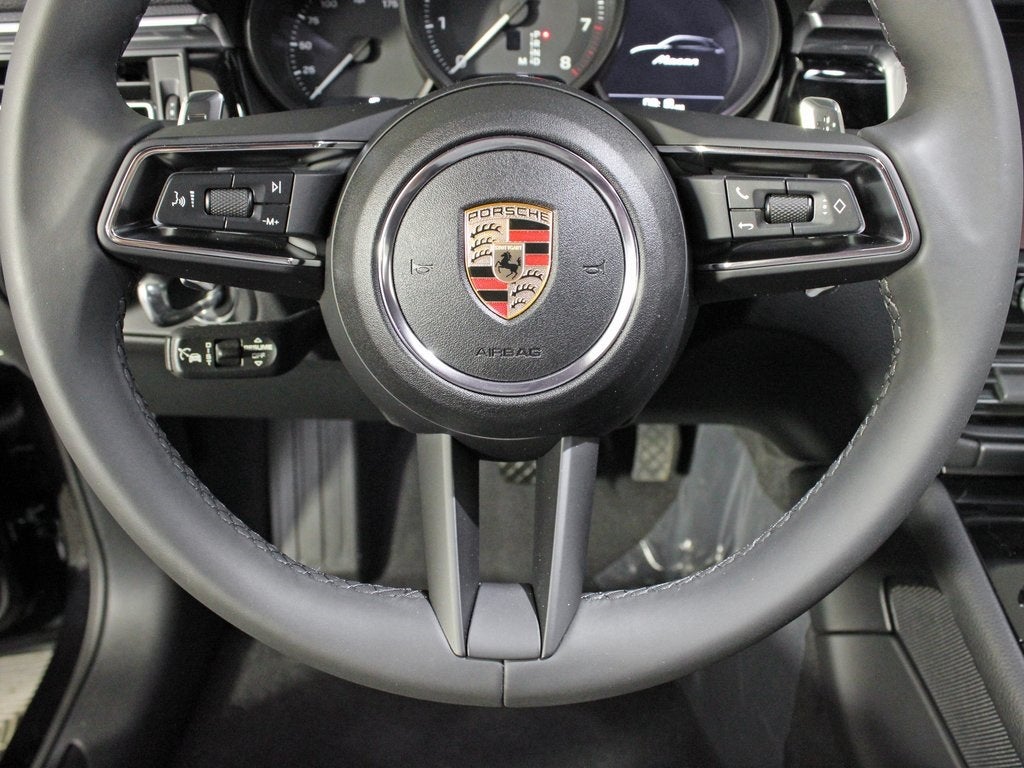 2025 Porsche Macan Base