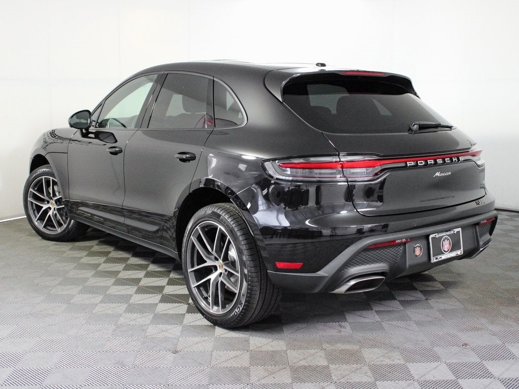 2025 Porsche Macan Base