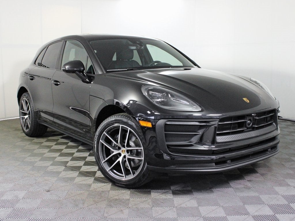 2025 Porsche Macan Base