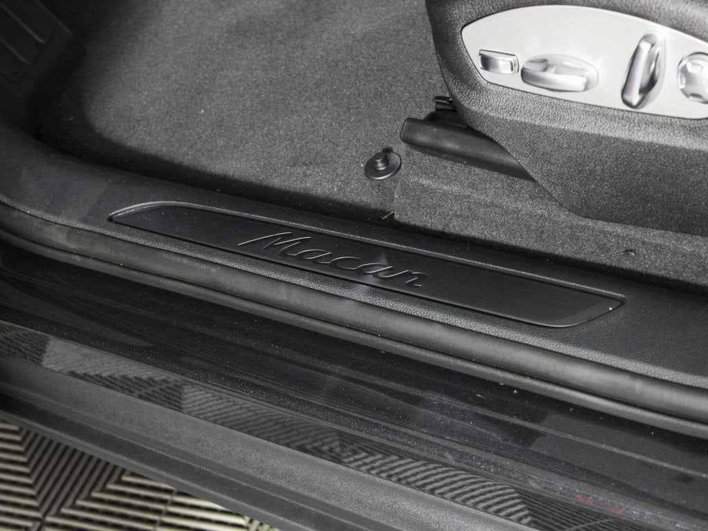 2025 Porsche Macan Base