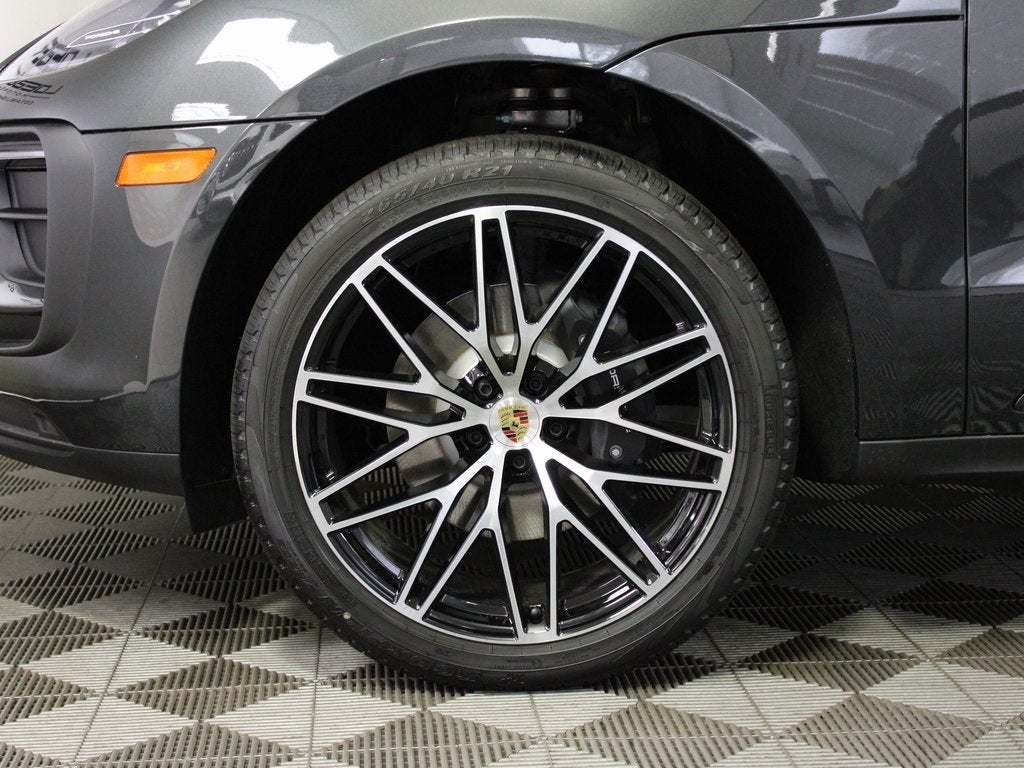 2025 Porsche Macan Base