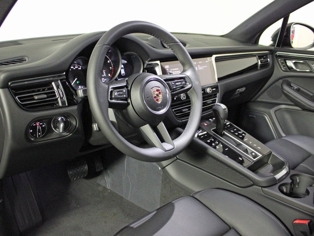 2025 Porsche Macan Base