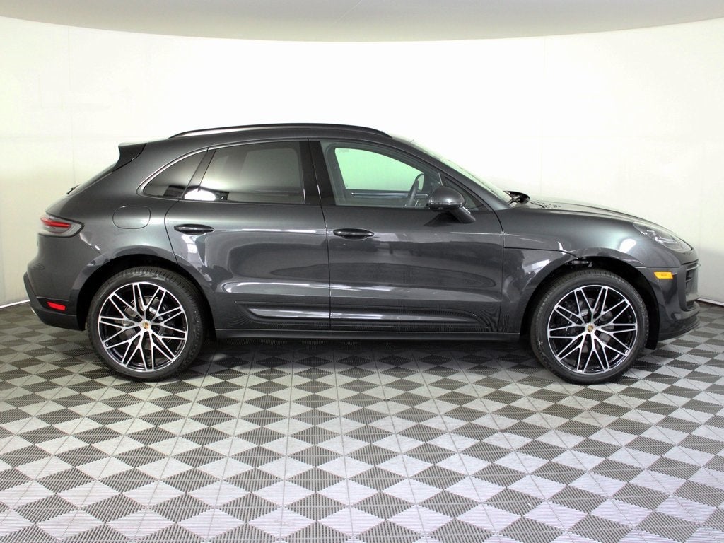 2025 Porsche Macan Base