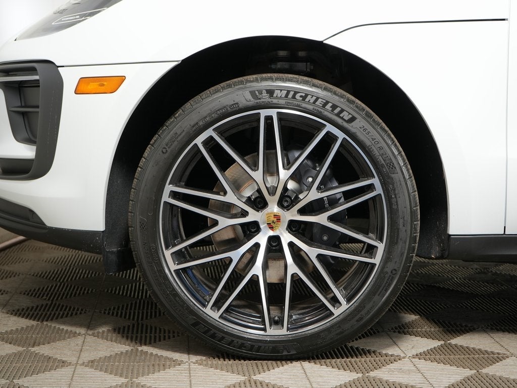 2026 Porsche Macan Base