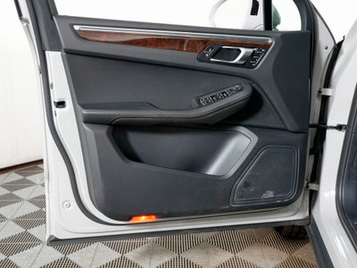 2023 Porsche Macan Base