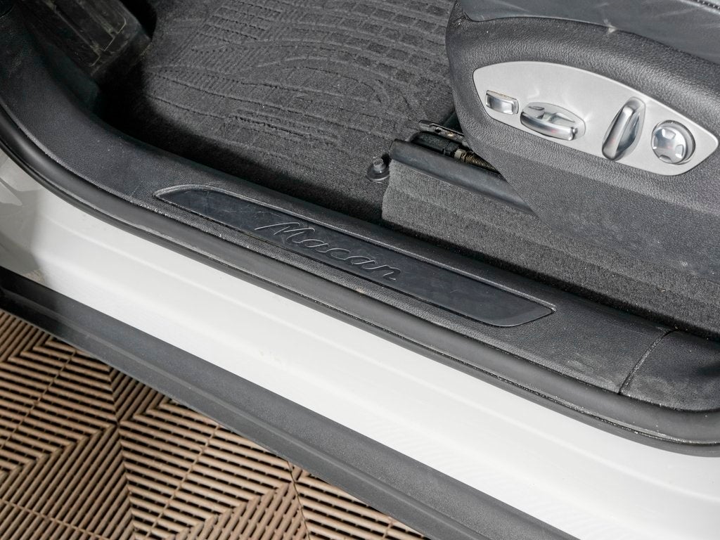 2023 Porsche Macan Base