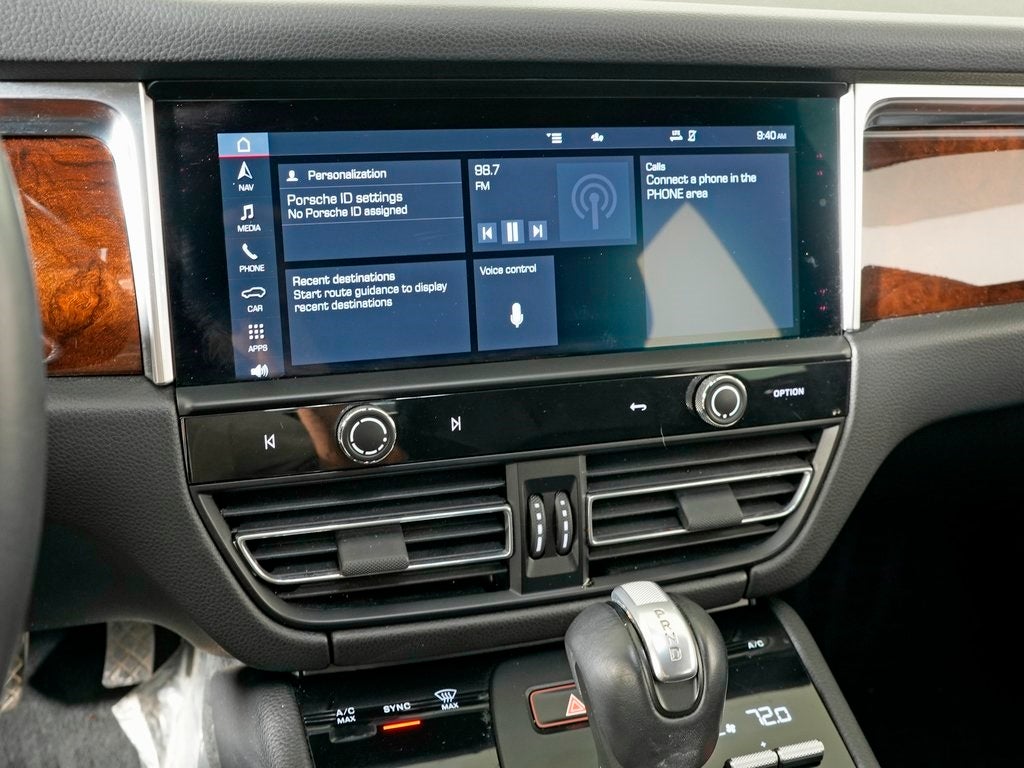 2023 Porsche Macan Base