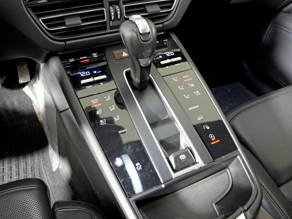 2023 Porsche Macan Base