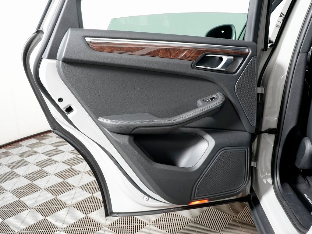 2023 Porsche Macan Base