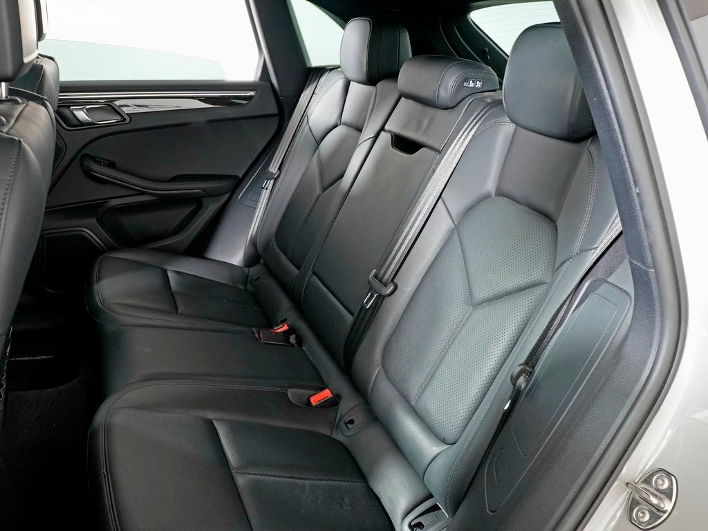 2023 Porsche Macan Base