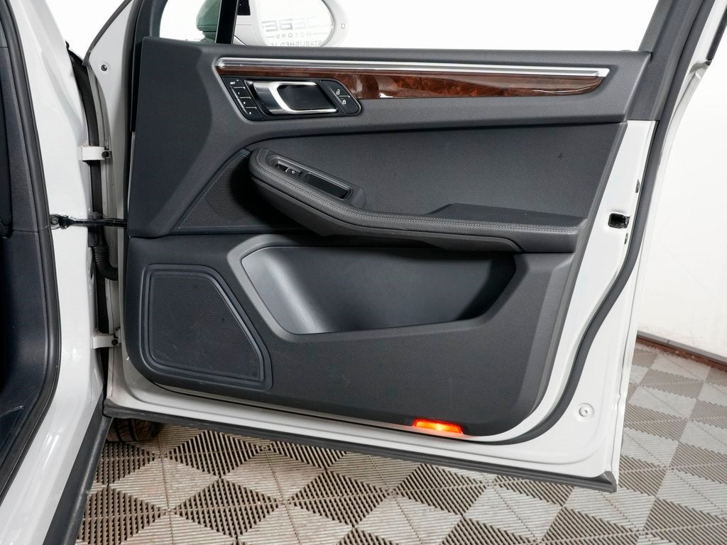 2023 Porsche Macan Base