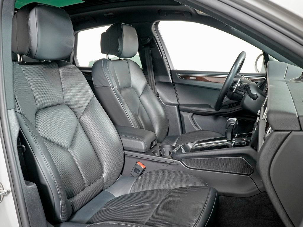 2023 Porsche Macan Base