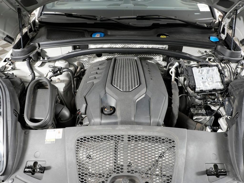 2023 Porsche Macan Base