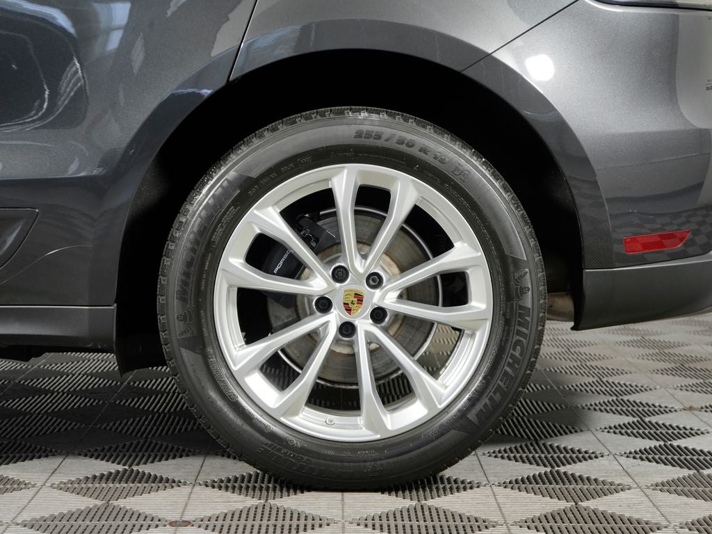 2023 Porsche Macan Base