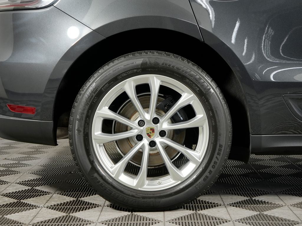 2023 Porsche Macan Base