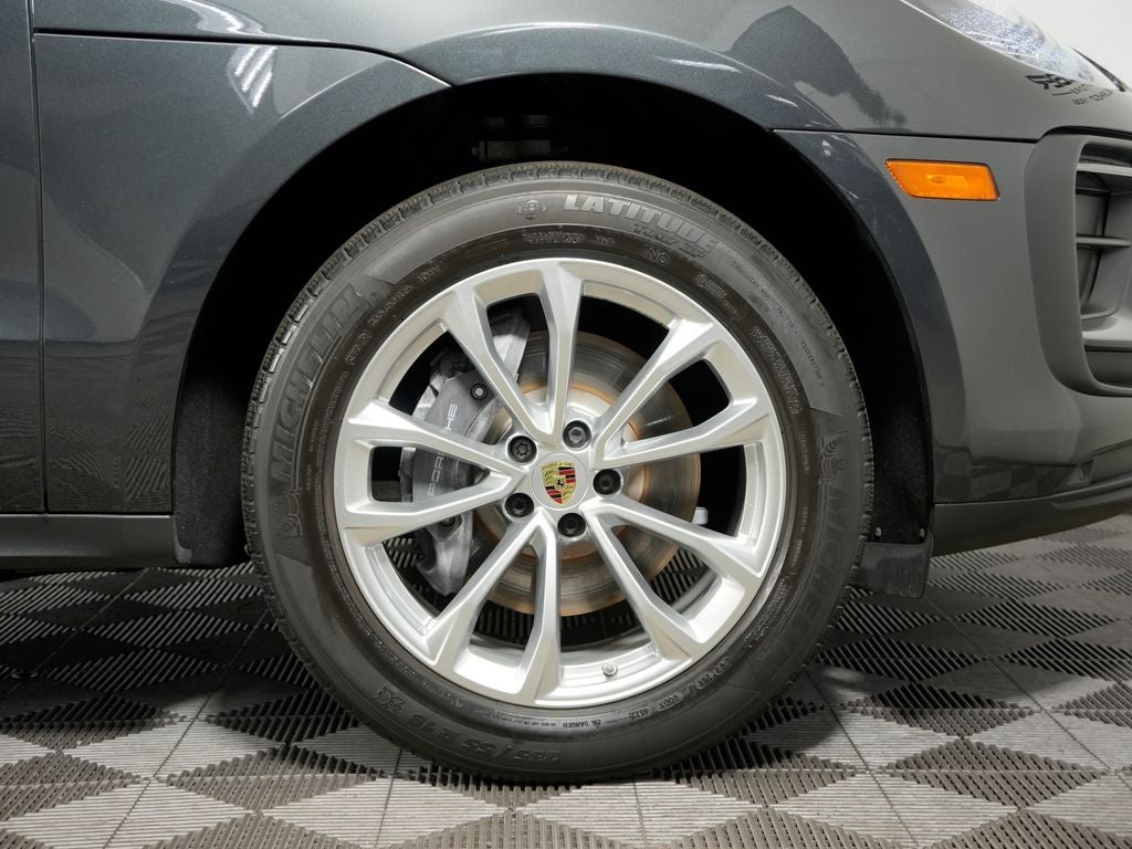 2023 Porsche Macan Base