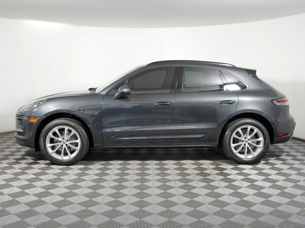 2023 Porsche Macan Base