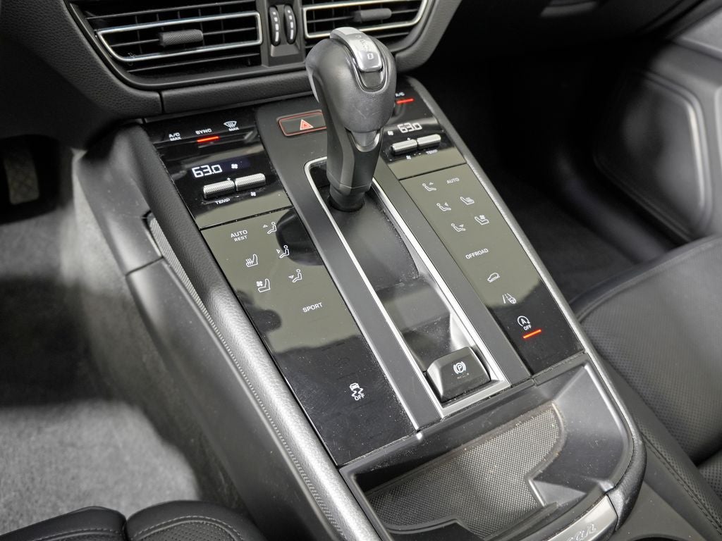 2023 Porsche Macan Base
