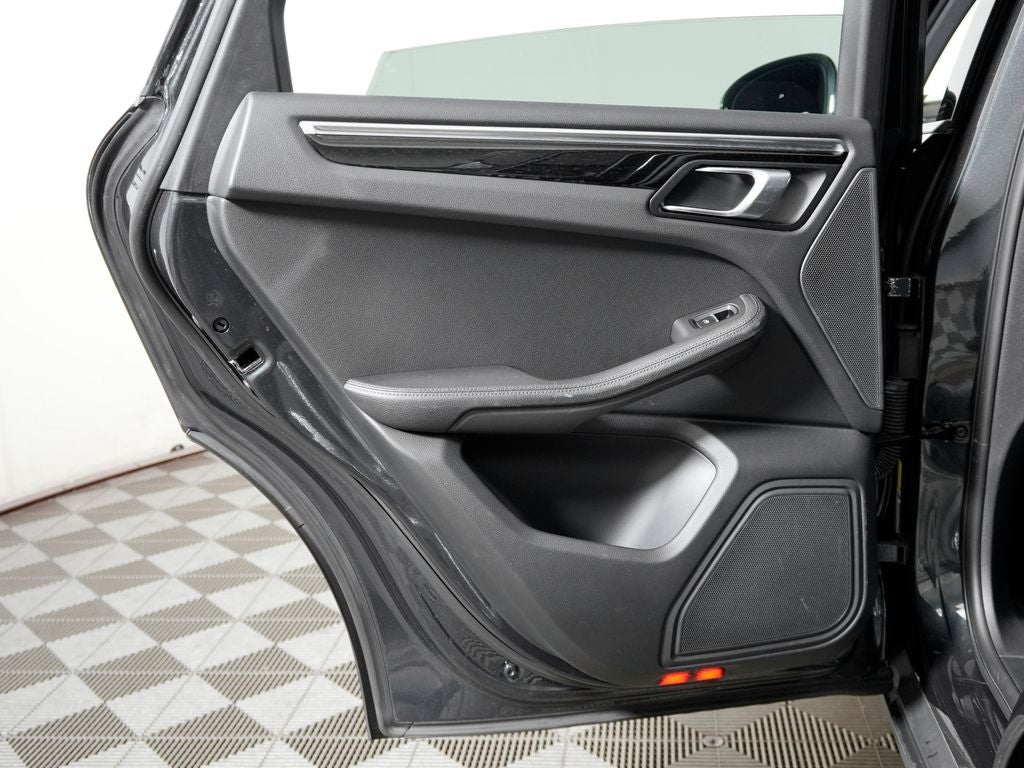 2023 Porsche Macan Base