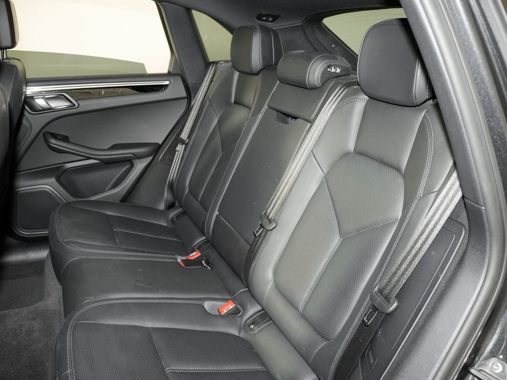 2023 Porsche Macan Base