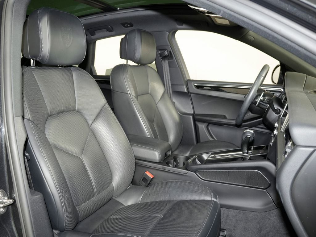 2023 Porsche Macan Base