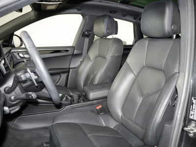 2023 Porsche Macan Base