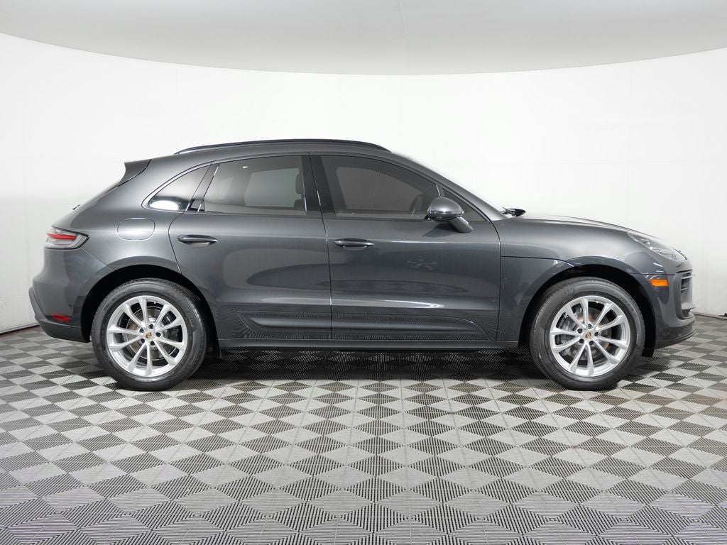 2023 Porsche Macan Base