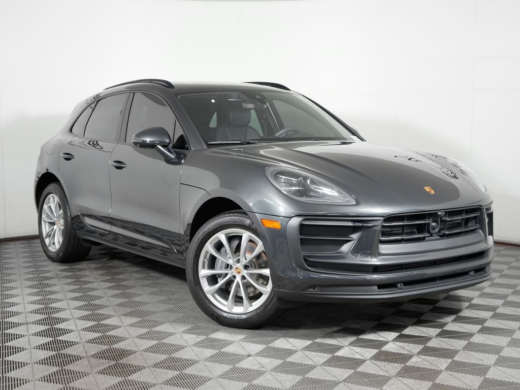 2023 Porsche Macan Base