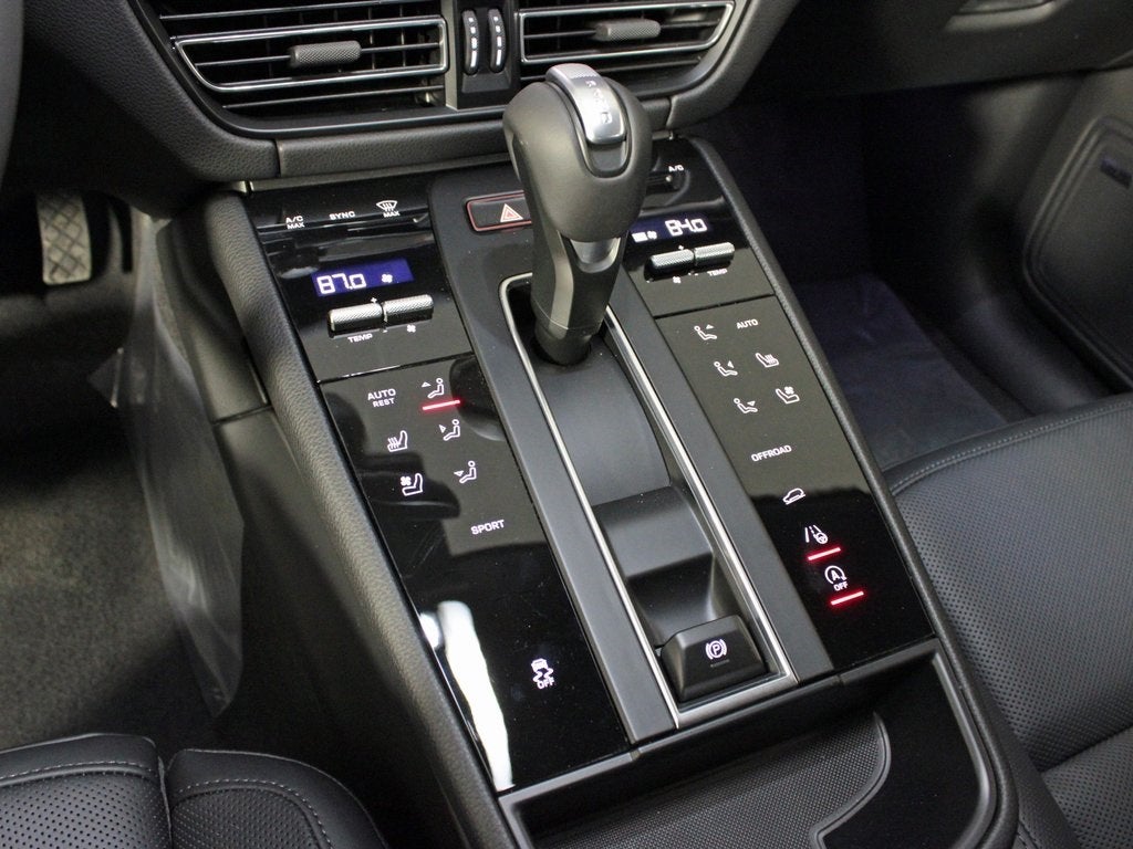 2025 Porsche Macan Base