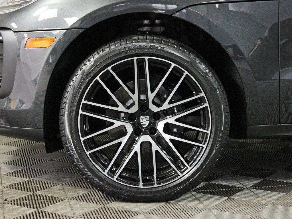 2025 Porsche Macan Base