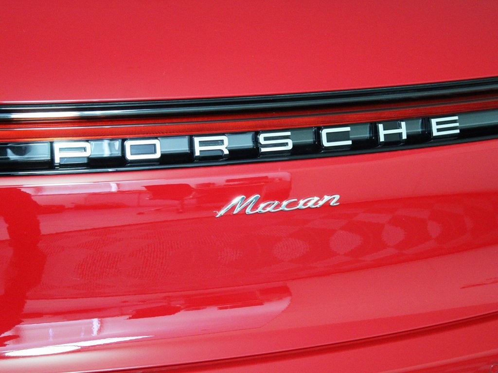 2025 Porsche Macan Base