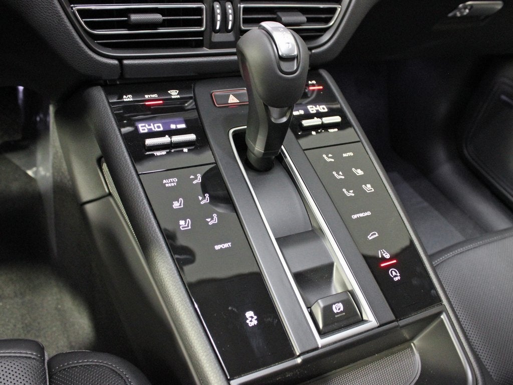 2026 Porsche Macan Base