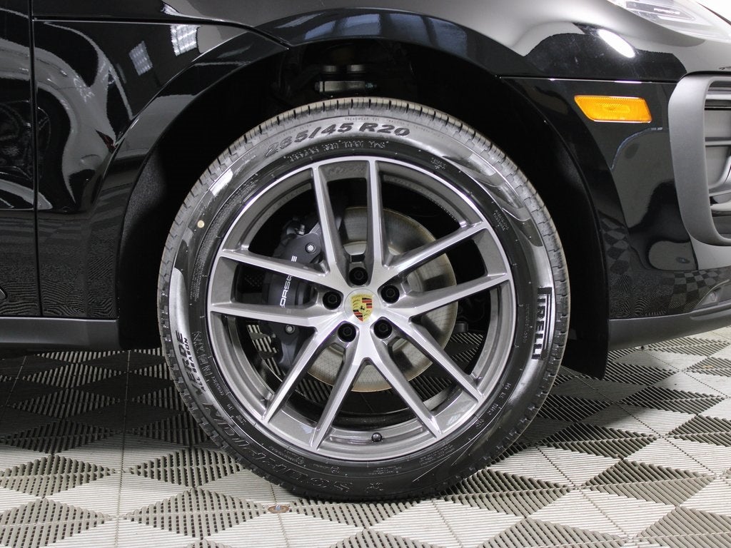 2026 Porsche Macan Base