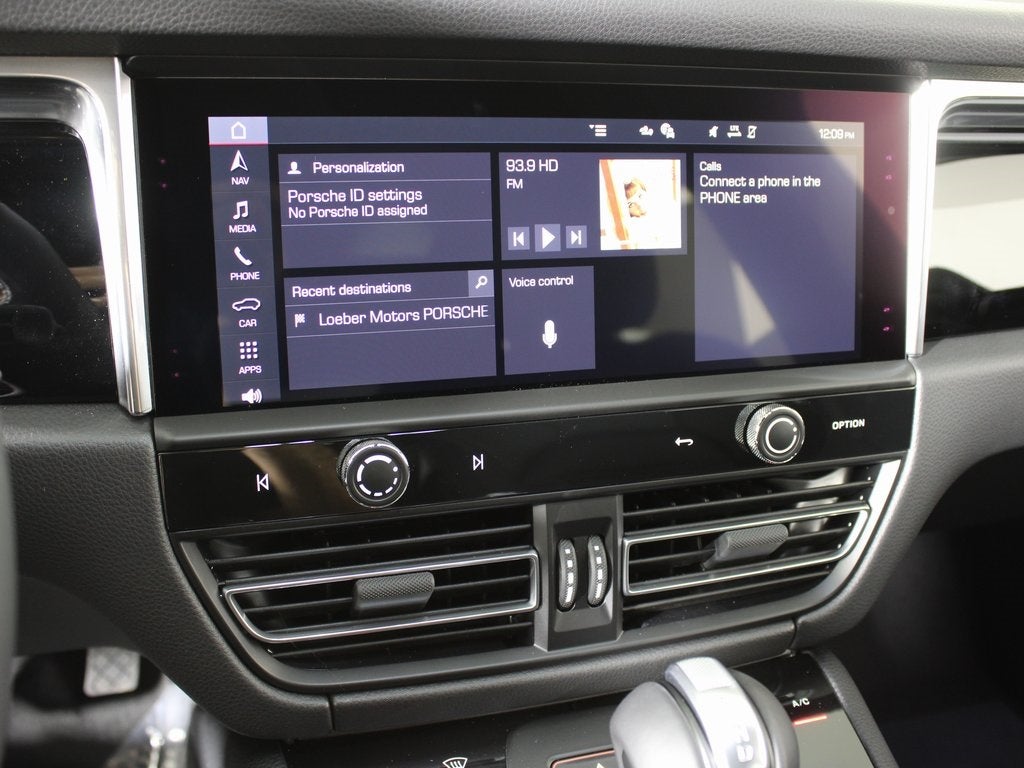 2026 Porsche Macan Base