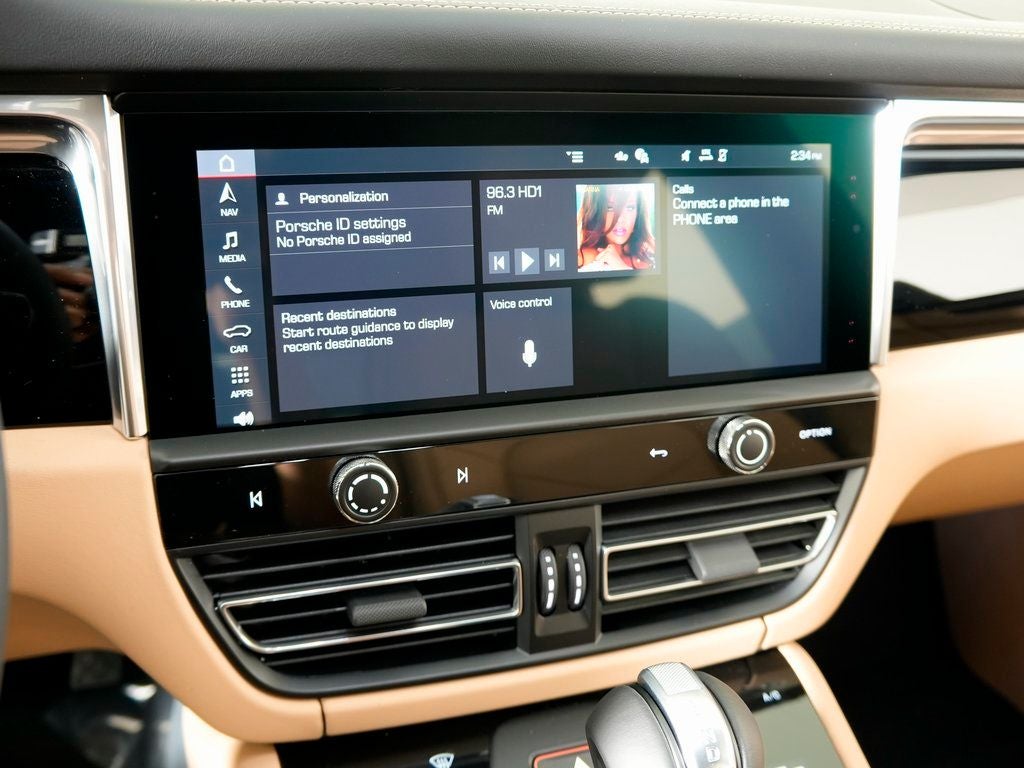 2026 Porsche Macan Base