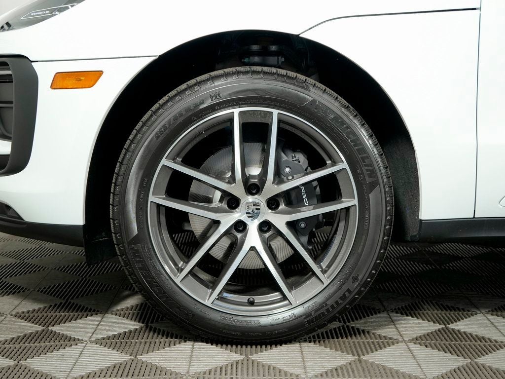 2026 Porsche Macan Base