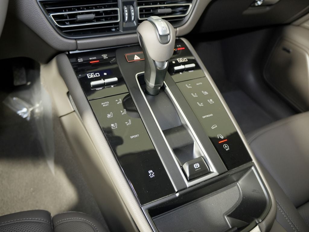 2026 Porsche Macan Base