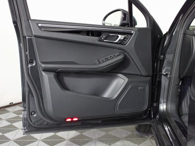 2025 Porsche Macan T